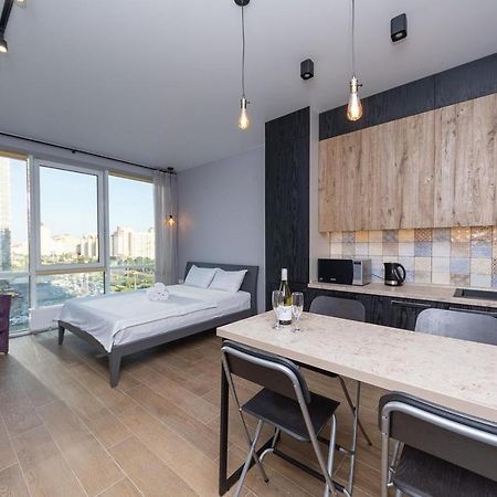 Stylish Panoramic Apartments. Smartplaza. Metro Minskaya Kiev Eksteriør billede