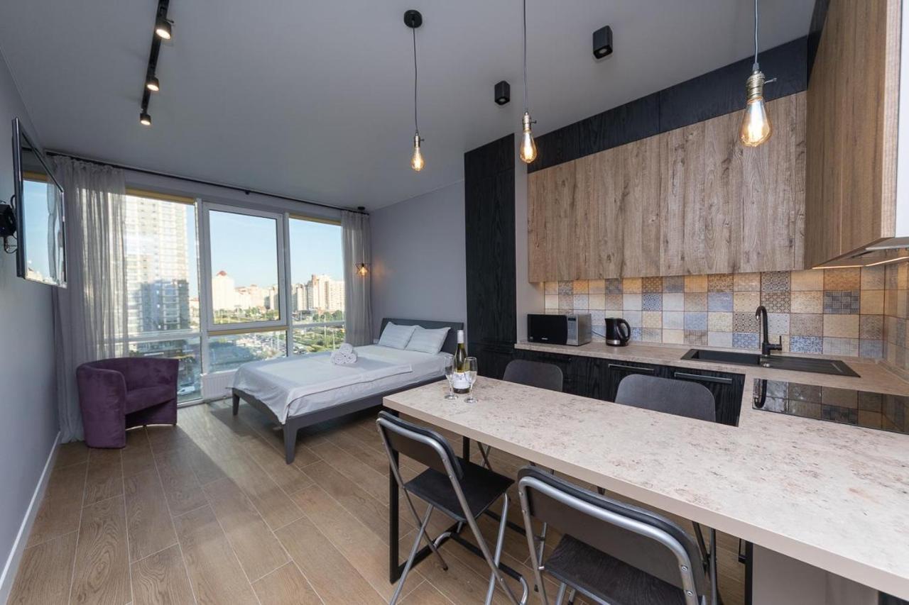 Stylish Panoramic Apartments. Smartplaza. Metro Minskaya Kiev Eksteriør billede