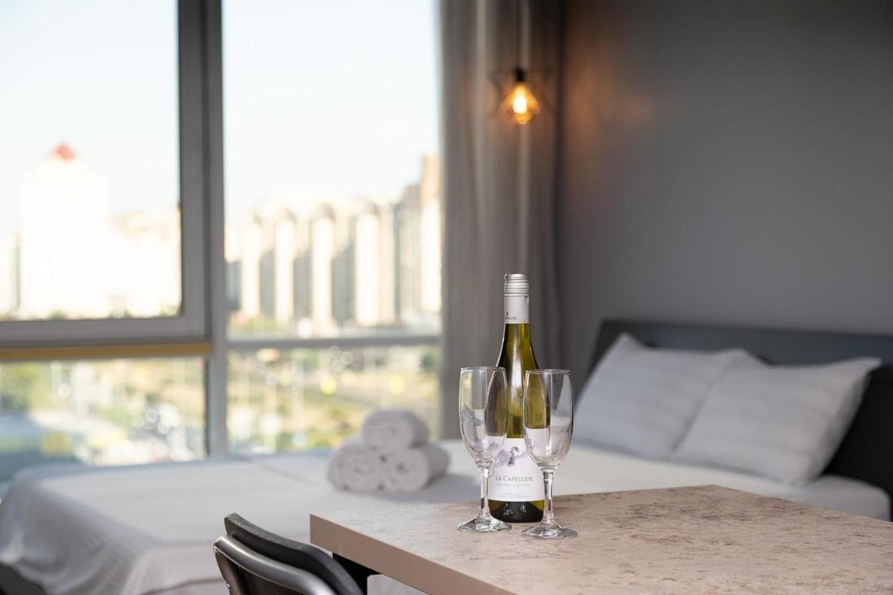 Stylish Panoramic Apartments. Smartplaza. Metro Minskaya Kiev Eksteriør billede