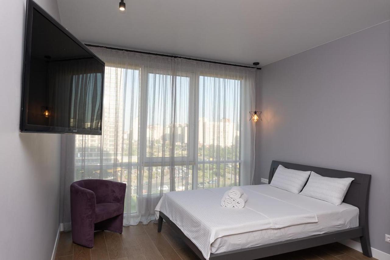 Stylish Panoramic Apartments. Smartplaza. Metro Minskaya Kiev Eksteriør billede