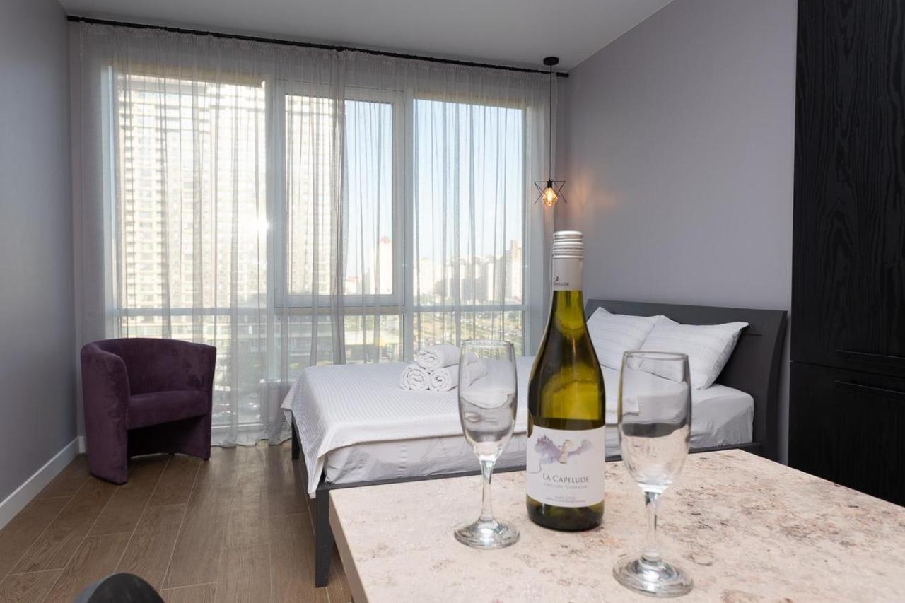 Stylish Panoramic Apartments. Smartplaza. Metro Minskaya Kiev Eksteriør billede