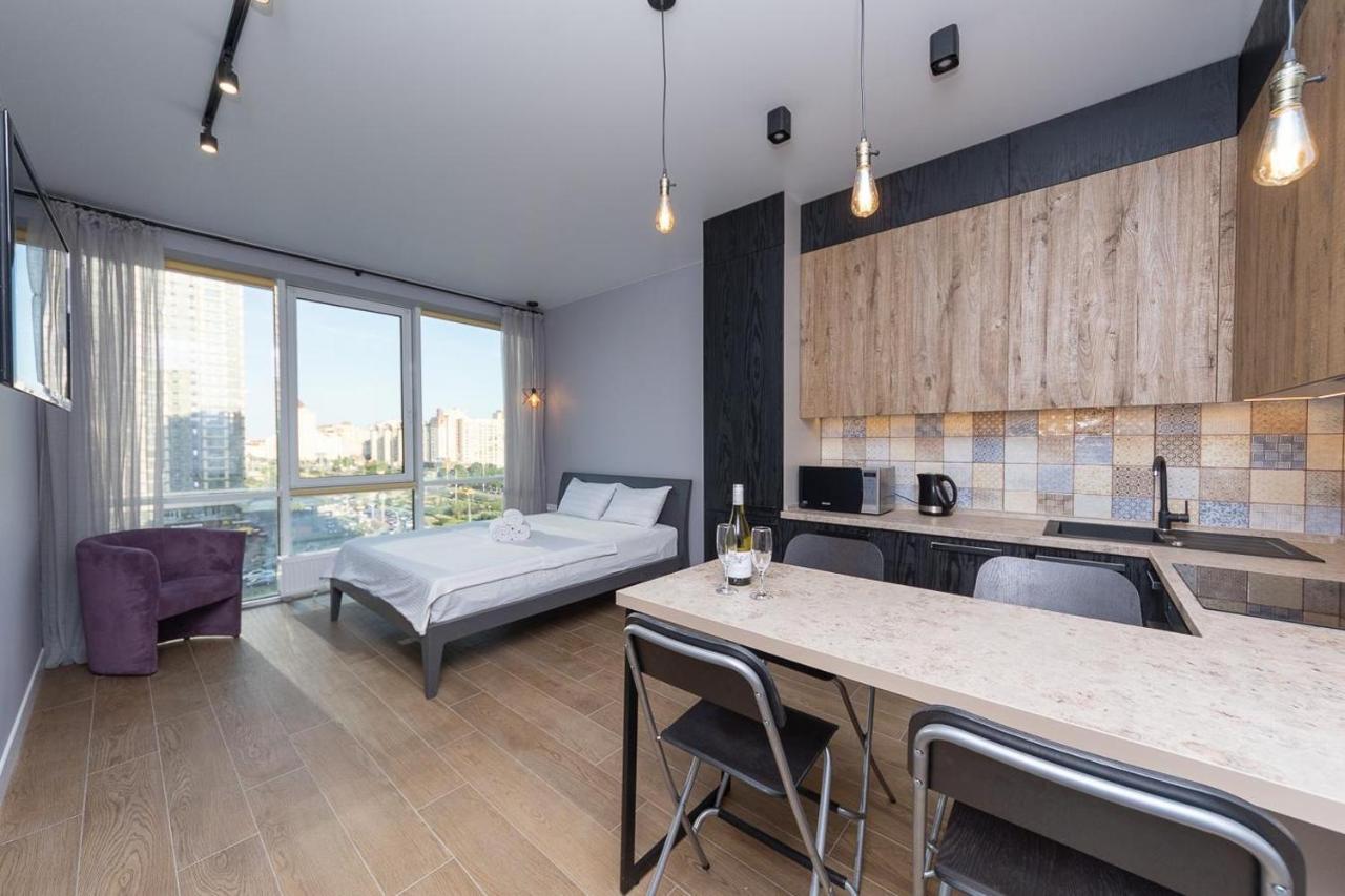 Stylish Panoramic Apartments. Smartplaza. Metro Minskaya Kiev Eksteriør billede